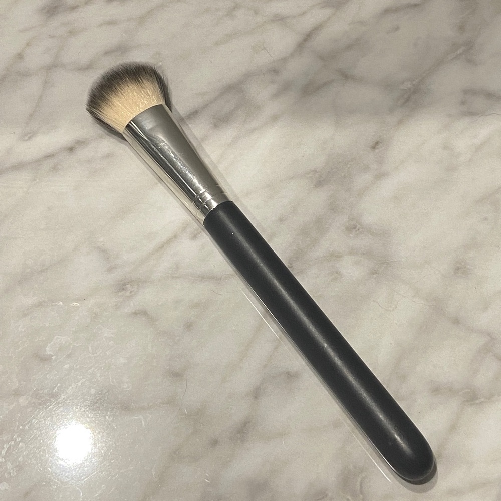 M.A.C Makeup Brush 128 - Picture 3 of 3
